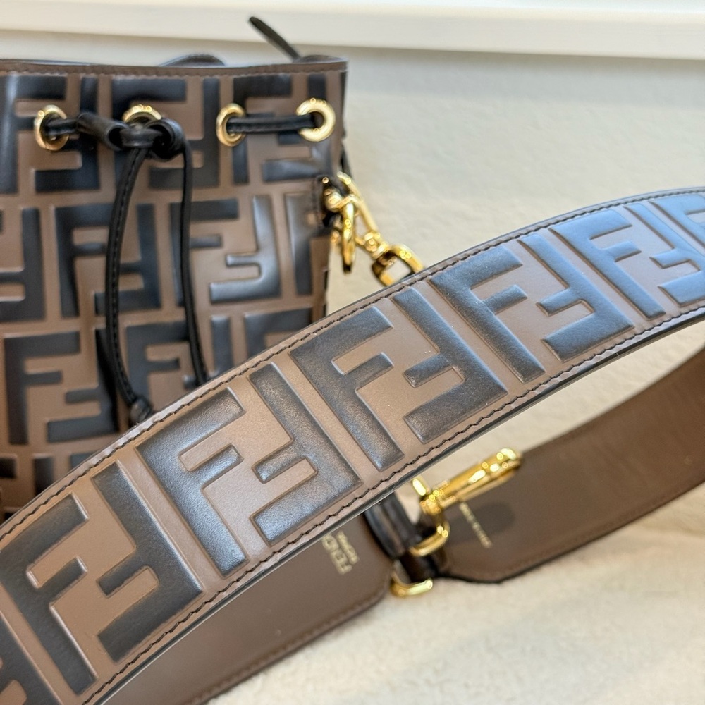 FENDI Strap You Leather FF Shoulder Strap